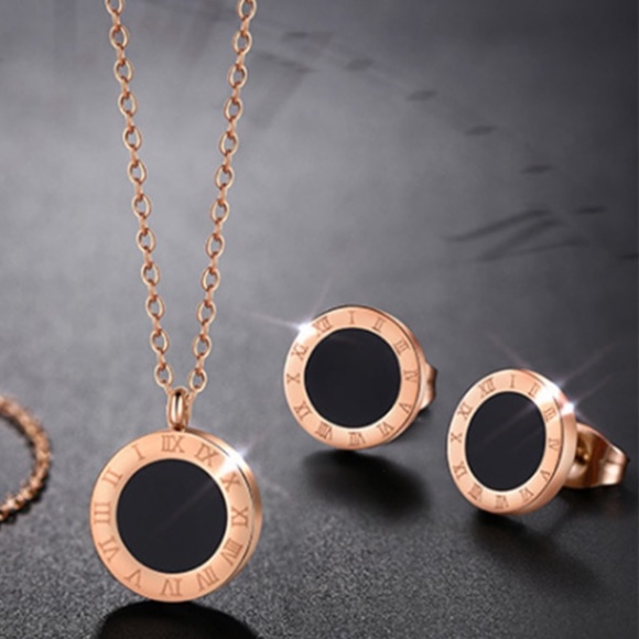 Elegant Set Necklace and Earrings Roman Numerals - Picture 2 of 8